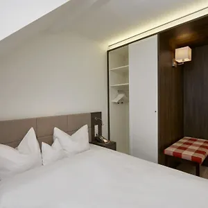 4* Hotell H+